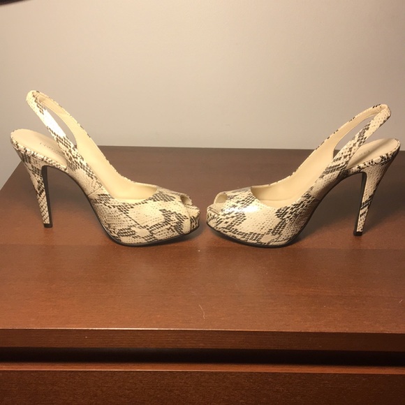 💥SALE $10💥 NWOT Faux snake leather open toe 7.5 - Picture 3 of 8